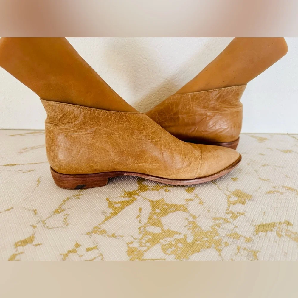 🔥🔥FINAL CLEARENACE 🔥🔥 FREE PEOPLE Tan Leather Royale Cut Out Flats - Picture 4 of 9